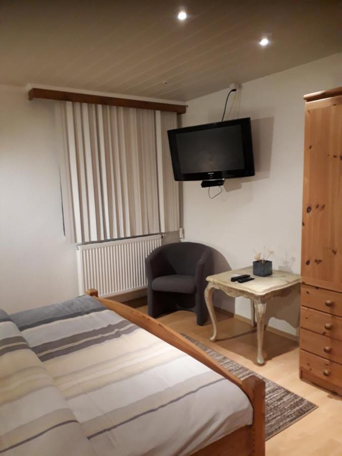 Weisseshaus 1 Hotel บลังเคินไฮม์ ภายนอก รูปภาพ
